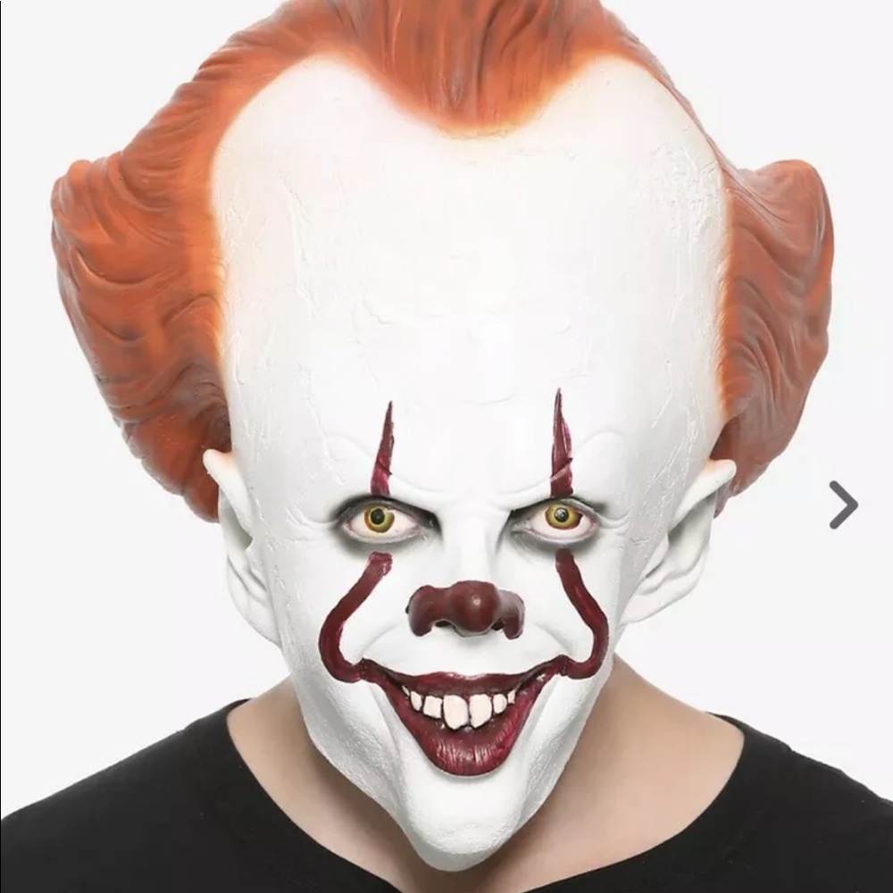 Trick Or Treat Studios: IT movie Pennywise the clown Deluxe Latex Mask
